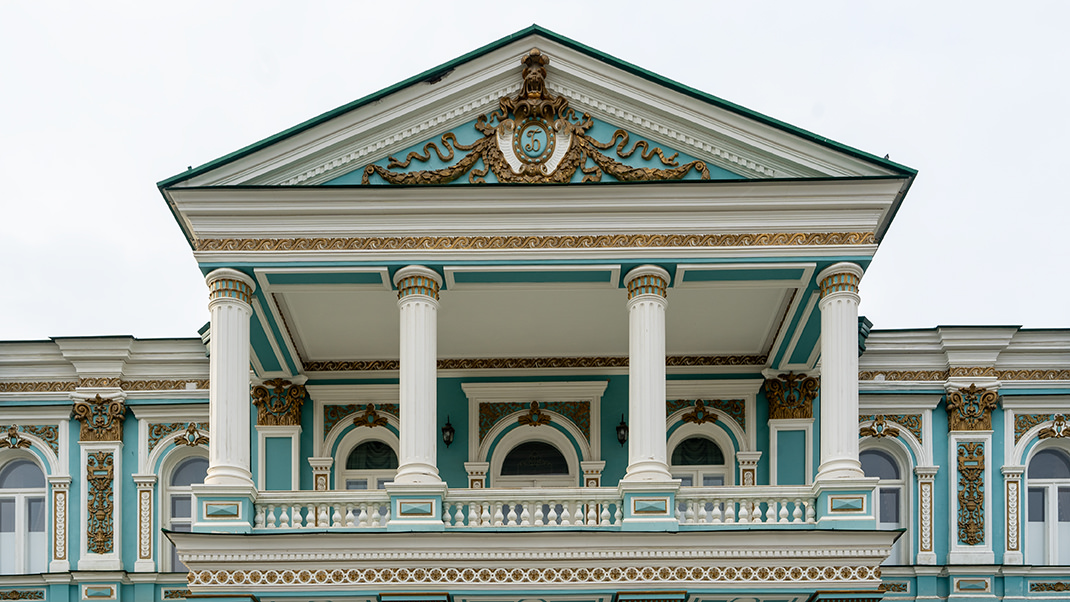 В здании два этажа