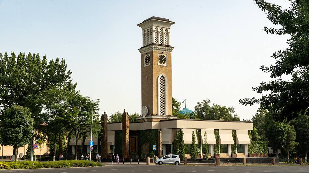 С недавнего времени в Ташкенте появилась вторая башня курантов