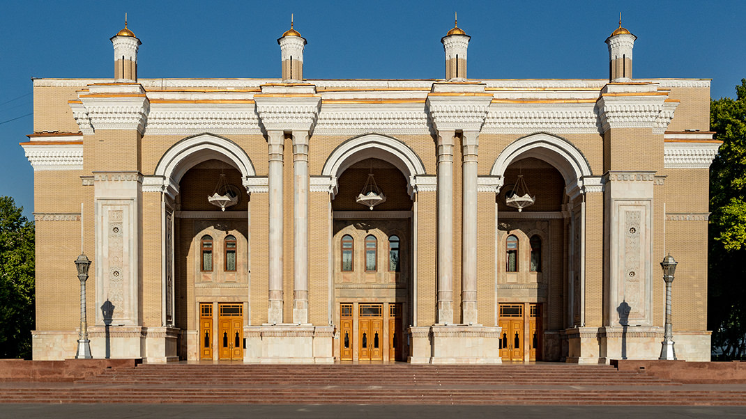 Театр имени Алишера Навои в Ташкенте