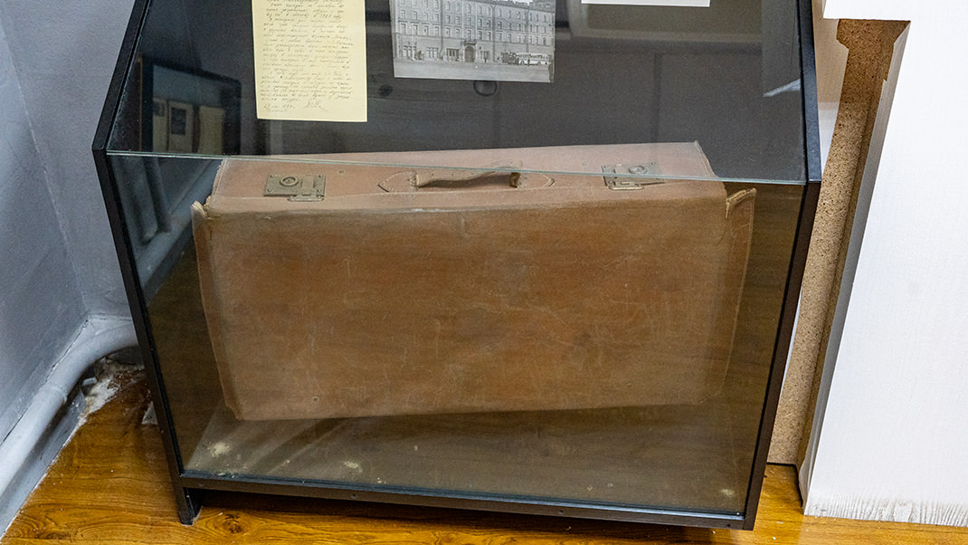 Yesenin's suitcase