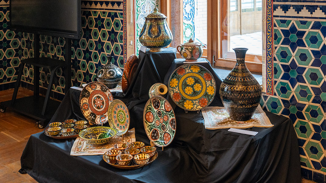Exhibition of tableware